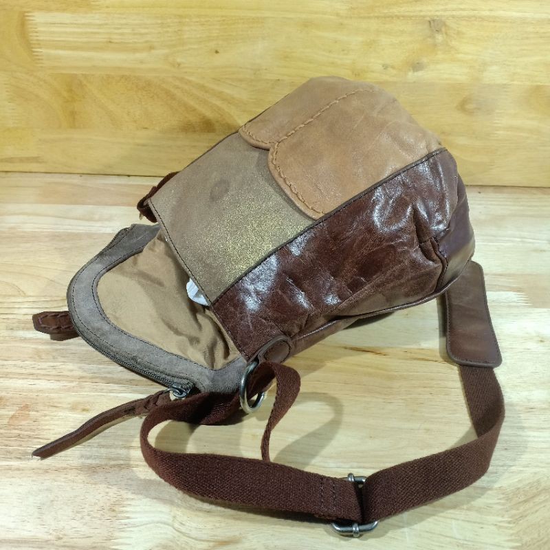 Túi đeo chéo da thật secondhand  170821