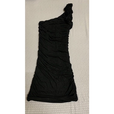 Đầm 👗 body lệch vai nhún thun 2 bên đầm .