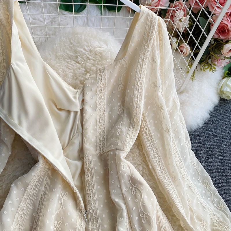 Váy ren trắng form matxi tay bo phồng ren sọc xinh xắn