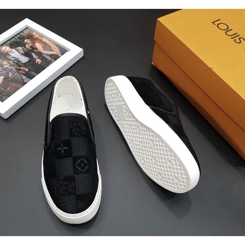 Giày slip on lv có hoạ tiết dập chìm đế trắng, Giầy sục thời trang nam phong cách trẻ trung btshop từ 38 đến 42