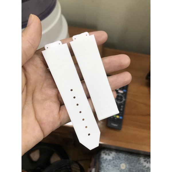 Dây đồng hồ HUBL cao su kẻ sọc case 38, case 42