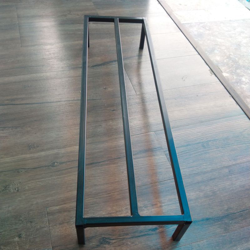 Kệ thép kê chậu cây. Dài 70cm. Rộng 20cm. Cao 10cm. 1 nan phụ.hộp thép 1,4x1,4cm