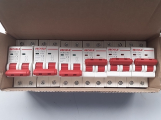 Aptomat CB 1000V DC 2P 16A 20A 32A 63A GECHELE chuyên dụng cho hệ thống điện mặt trời bộ ngắt mạch quang điện
