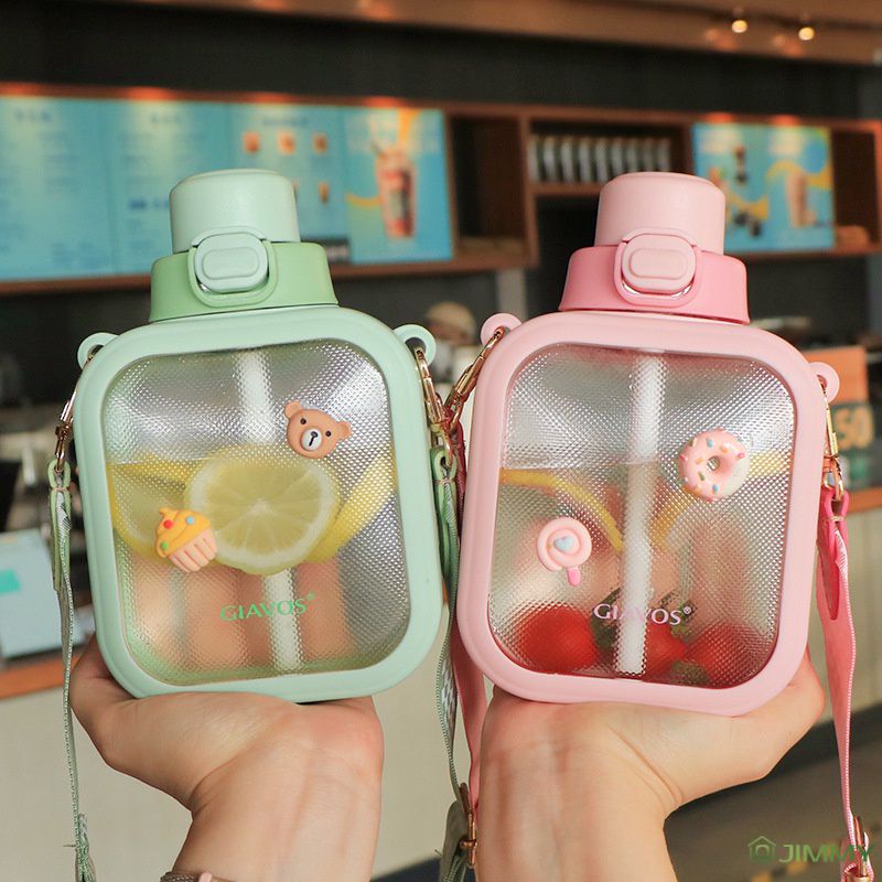 ღ 700Ml Cốc Nước Vuông Nước Bóng Đá Nữ Công Suất Lớn Giá Trị Cao Sứ Giả Dây Mùa Hè Cup cô Gái Dễ Thương Nước Trẻ Em Straw Cup