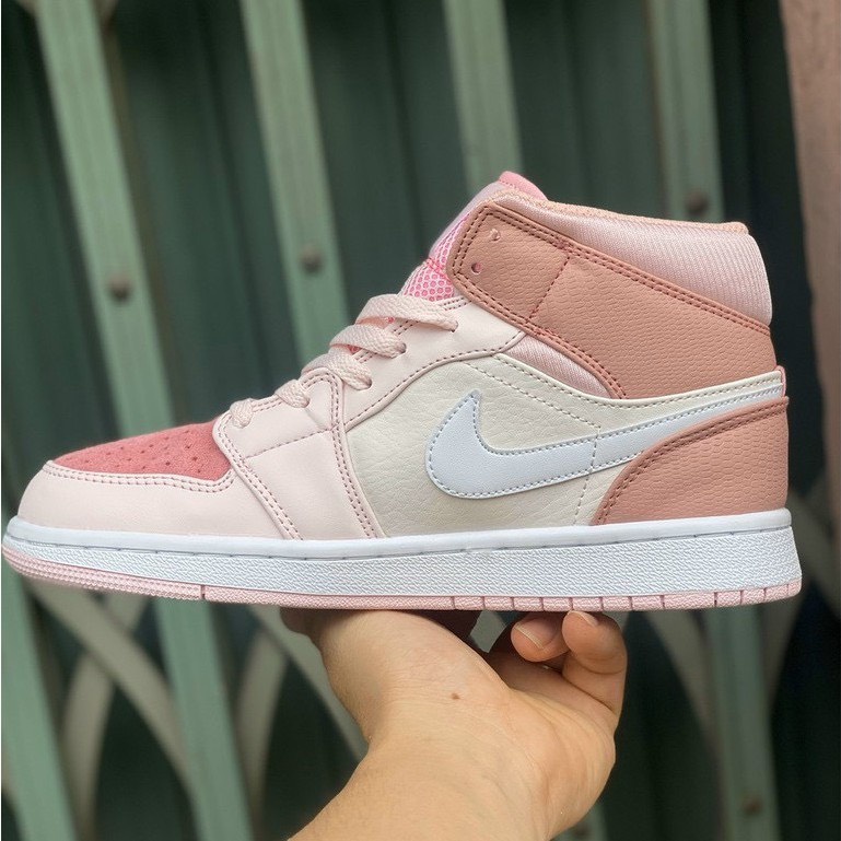 Giầy thể thao cổ cao JD hồng phấn , air Jordan 1 mid se digital pink white aj1 basketball shoes CW5379-600 full bill box | BigBuy360 - bigbuy360.vn