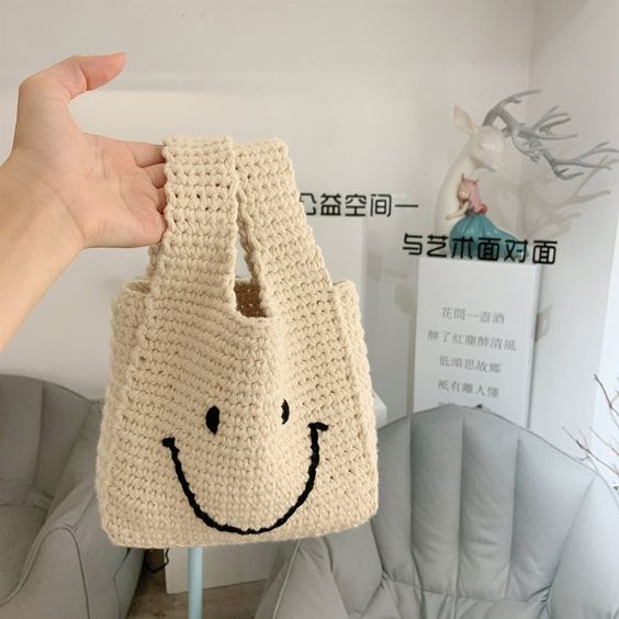 TÚI XÁCH HOẠ TIẾT MẶT CƯỜI CHẤT LIỆU LEN YAOH, CROCHET SHOULDER BAG