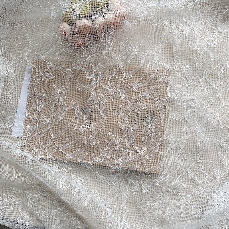 OFF WHITE Vải Ren Đính Kim Sa Lấp Lánh Rộng 150cm Dùng May Trang Phục Cho Nữ