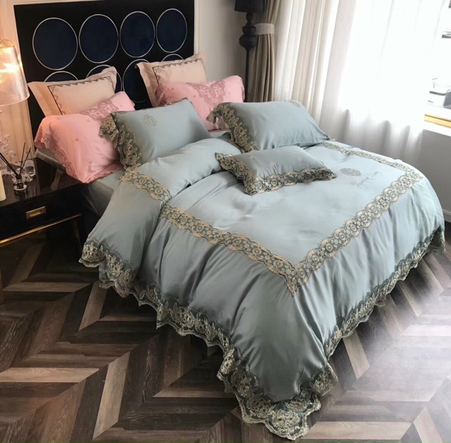 Chăn ga gối lụa thêu ren điệu đà