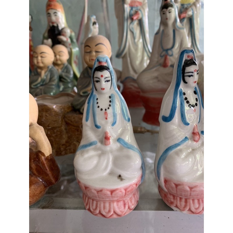 Tượng sứ quan âm bồ tác