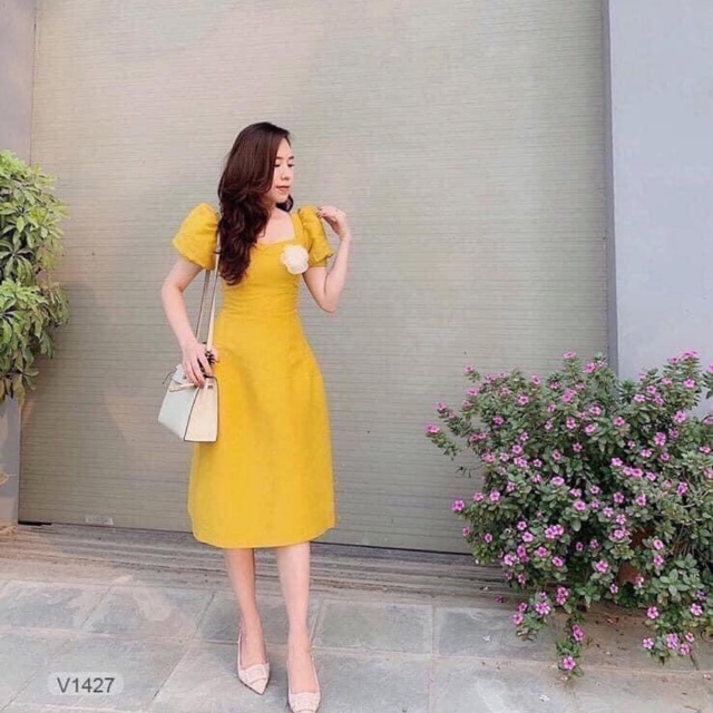ĐẦM MIDI VÀNG KÈM HOA