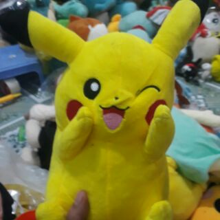 Thú nhồi bông Pikachu