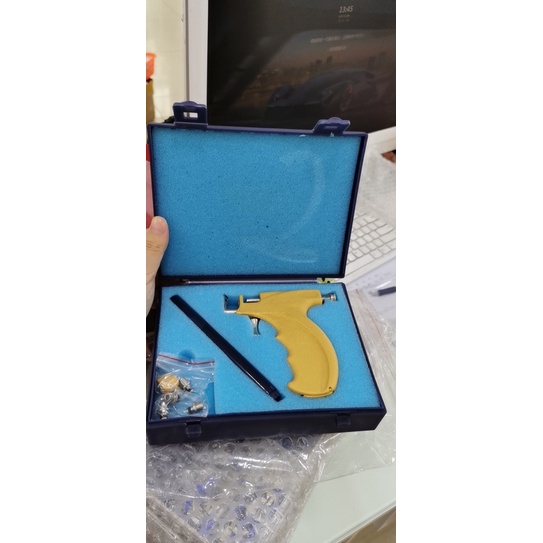 Cây bấm lỗ tai