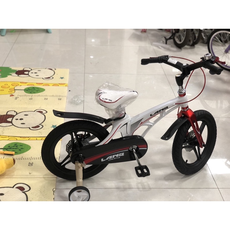 XE ĐẠP TRẺ EM CAO CẤP . khung đúc nguyên khối , Sơn tĩnh điện , hàng nhập chính hãng