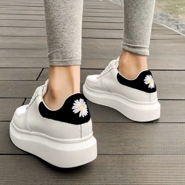 Giầy thể thao qeeen nam nữ thêu hoa cúc