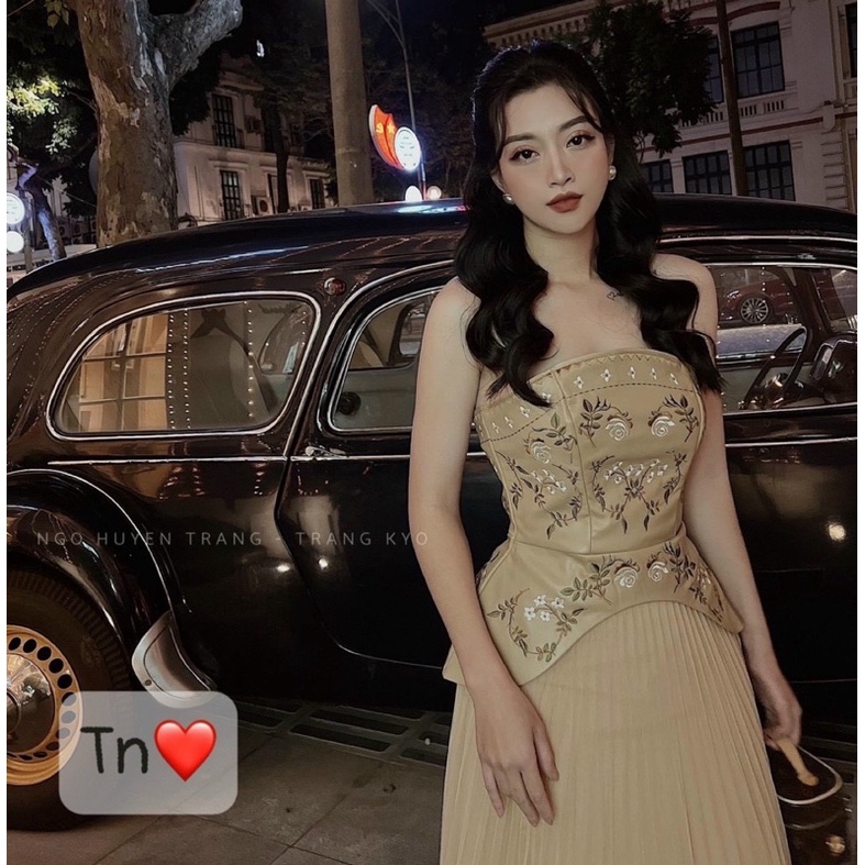 Set áo quây thô thêu hoa chân váy lưới dập ly