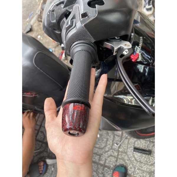 Gù Carbon chống rung tay lái