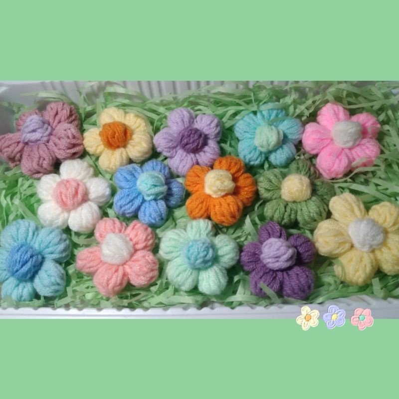 Móc khóa/ pin cài hoa len mini làm bằng len