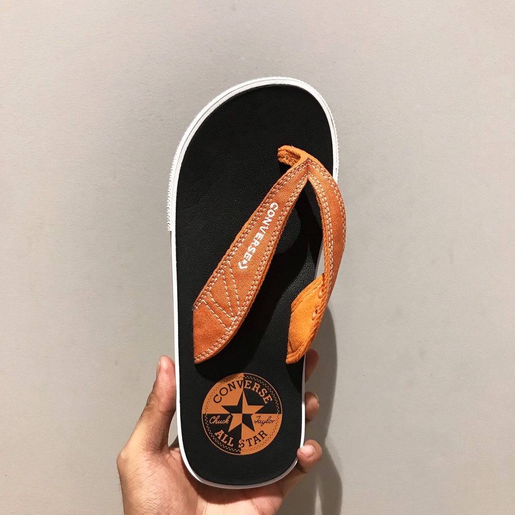 Dép Convεrsε đen quai vải cam