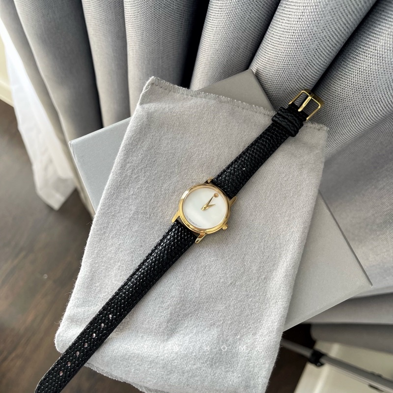 𝗼𝘃𝗮𝗱𝗼 𝗠𝘂𝘀𝗲𝘂𝗺 Đồng hồ nữ dây da đen mặt trắng viền vàng MVD28mm hot hit tặng hộp chống nước