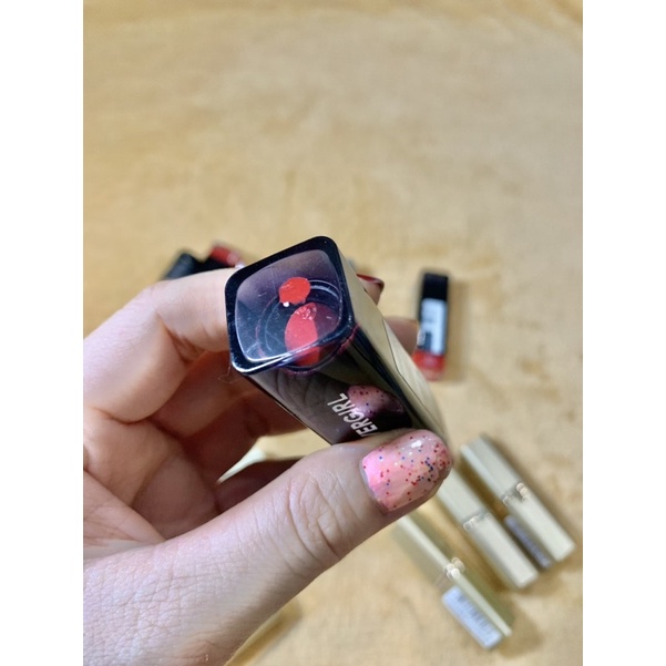 Thanh lý son Covergirl Exhibitionst Crema 305 Hot Chính hãng Mỹ