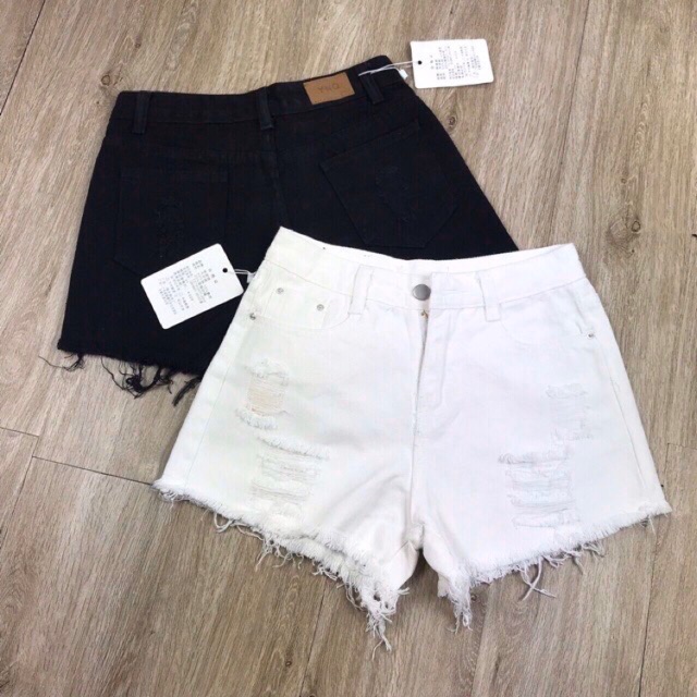 ✌️ Quần bò sooc rách đen trắng về thêm nhé . Sẵn sll ạ . Size 26-30 ( 38-60kg ạ )