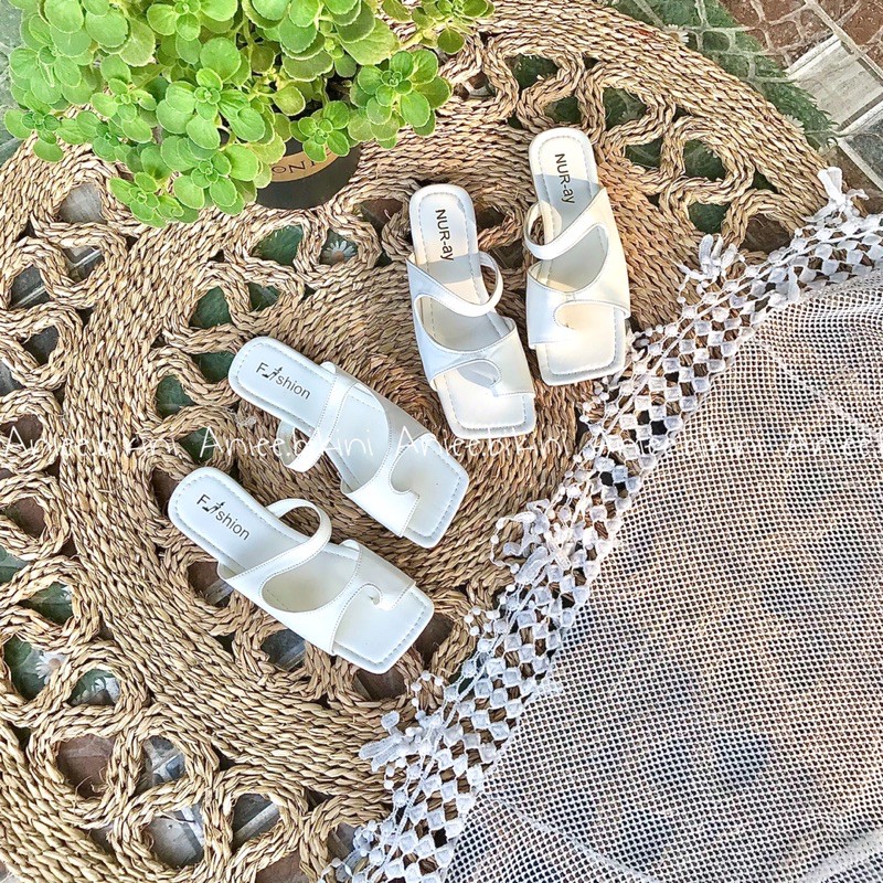 Dép sandal nữ đế bệt hàng QC (ảnh shop chụp)
