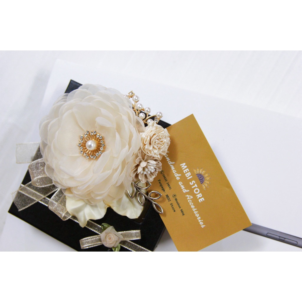 Hoa cài áo handmade, cài váy cao cấp mẫu hoa voan đôt cánh xếp tầng mix hoa nhí màu kem NOBOX