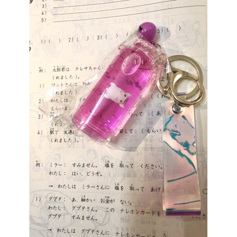 Móc khoá con heo trong bình sữa hàng hiếm