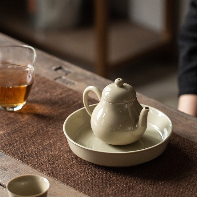 Ấm sứ men tro nung củi