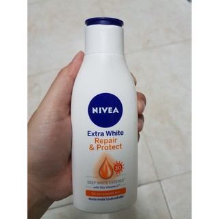 Sữa dưỡng thể giúp săn da và dưỡng trắng NIVEA Extra White 100ml