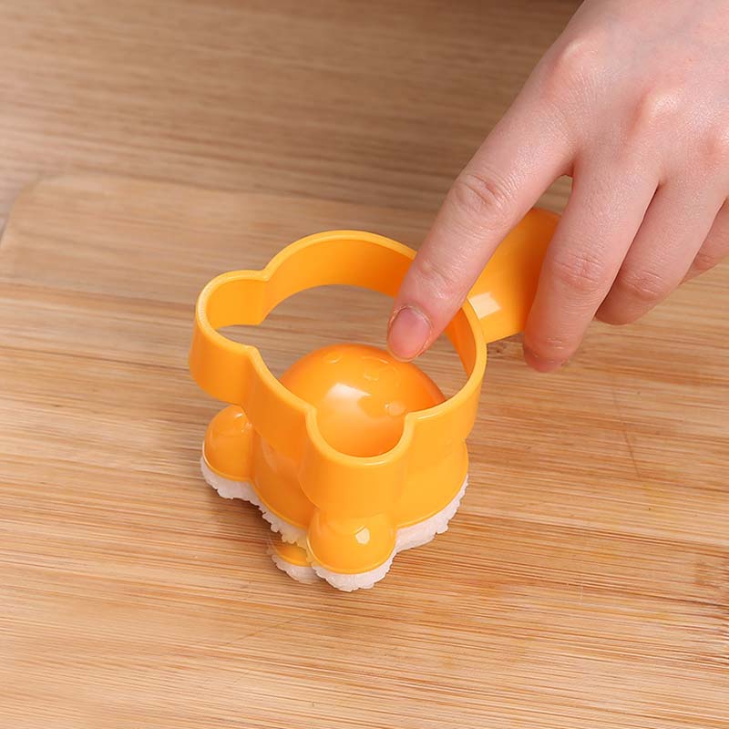 Khuôn Làm Sushi 4 Trong 1 Hình Gấu 3D Dễ Thương