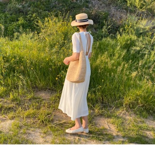 Đầm midi trắng hở lưng bo eo🌻🌻