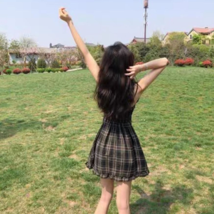 Beautiful and youthful classic French style dress