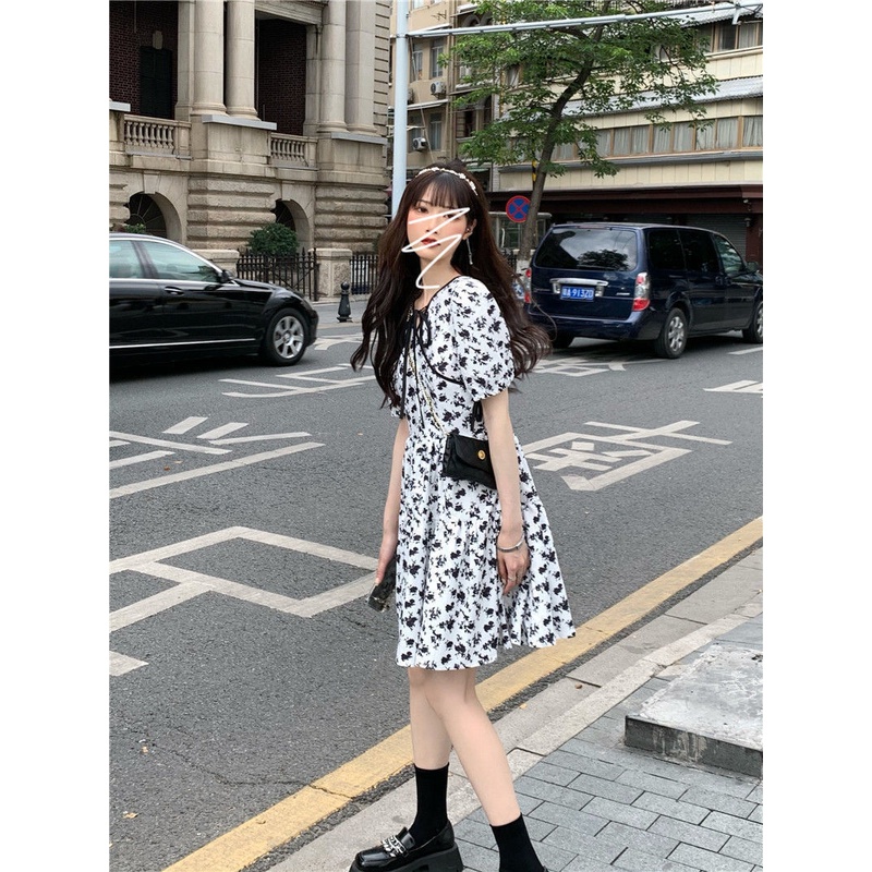 Đầm Chữ A Tay Ngắn Phồng Cổ Chữ V Họa Tiết Hoa Màu Trắng Đen Thời Trang Xuân Hè Phong Cách Hàn Quốc Cho Nữ