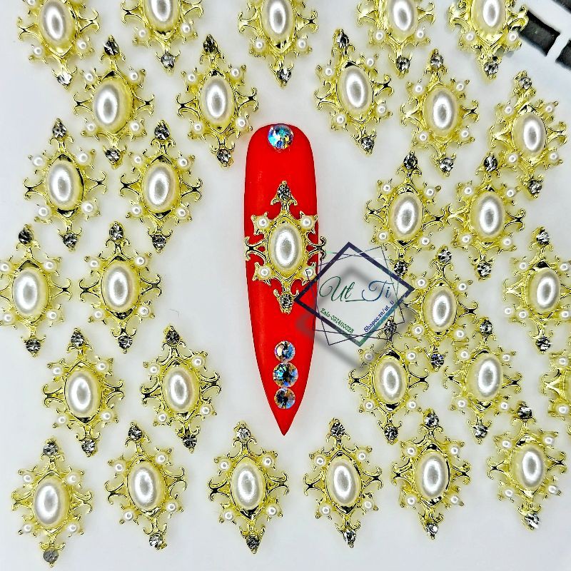 2 charm vàng nail đá + ngọc mã 93 .