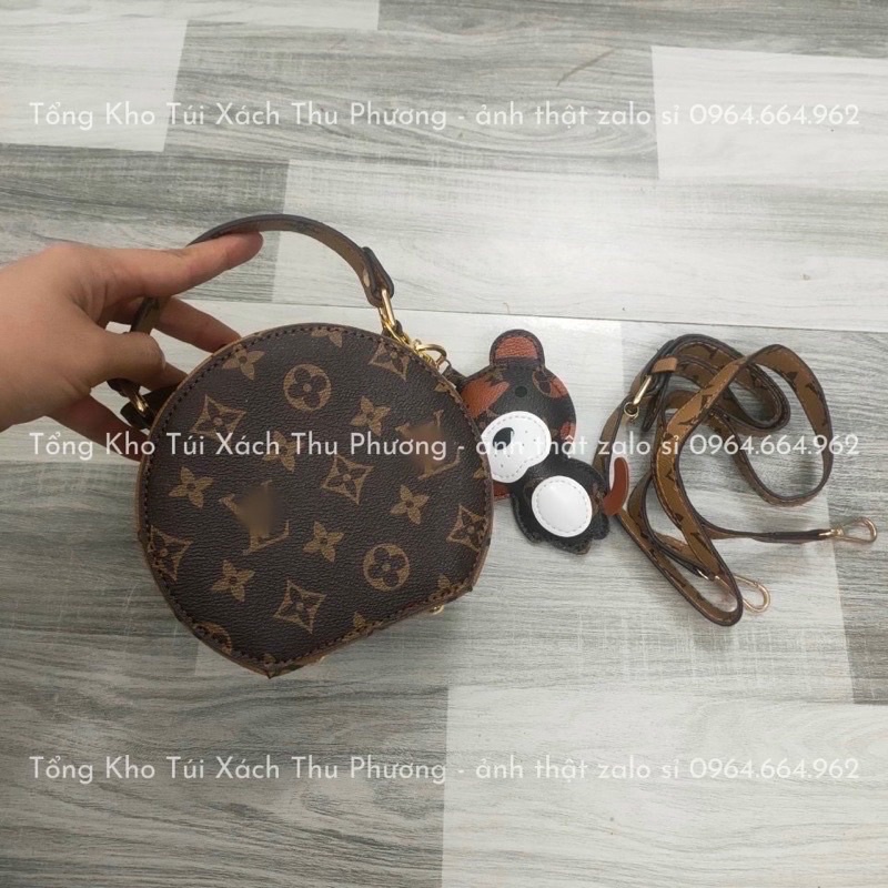 Túi cốp đeo chéo dáng tròn hoạ tiết hoa eo vỳ - tặng kèm gấu treo không vừa điện thoại (ảnh thật shop chụp)