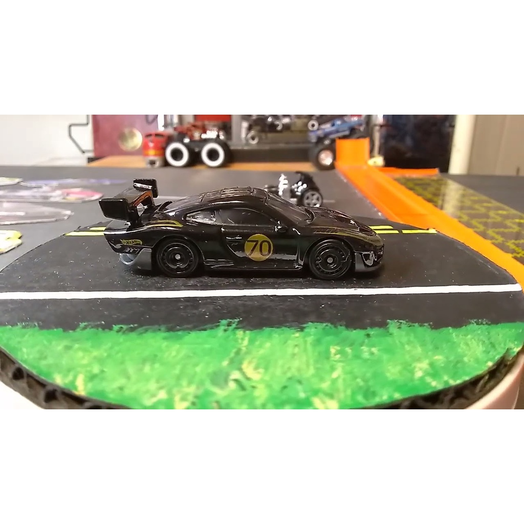 Xe mô hình Hot Wheels 1/64 Porsche 935