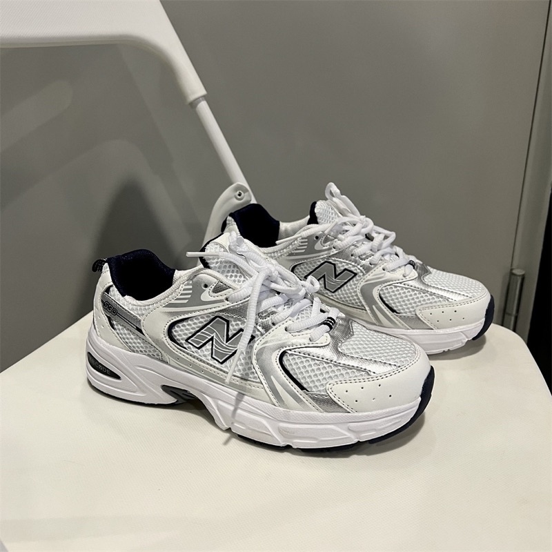 Giày thể thao unisex dành cho cả nam và nữ 2023