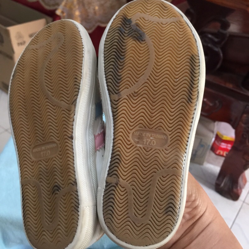 Giày si tuyển. GIÀY TRẺ EM HÀNG HIỆU, dài 18cm, mới 80%