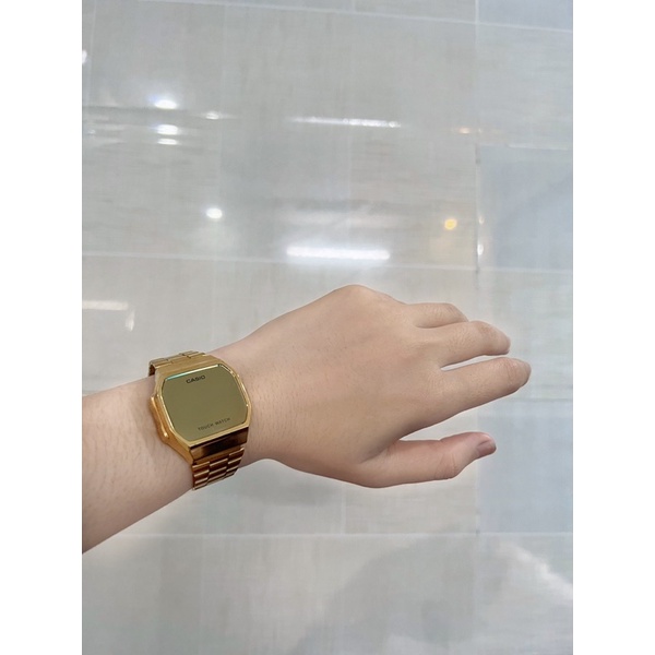 Đồng hồ Casio màn hình cảm ứng màu Gold