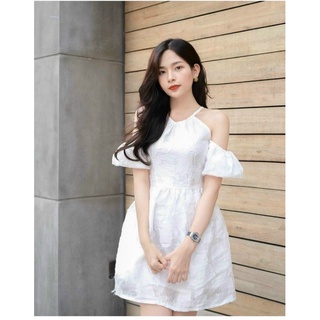ĐẦM HOA NỔI DÂY CỔ YẾM RỚT VAI