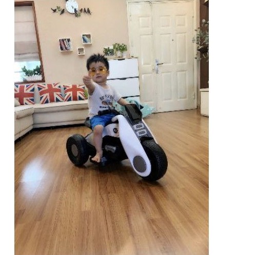 XE MÁY ĐIỆN TRẺ EM KIỂU DÁNG THỂ THAO