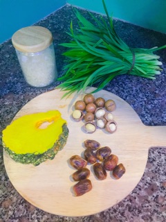 500gr Macca daklak nứt vỏ ( kèm dụng cụ tách )