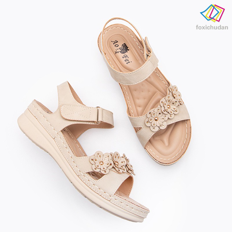 Giày Sandal Nữ Đế Xuồng Họa Tiết Hoa Chất Liệu Da Pu