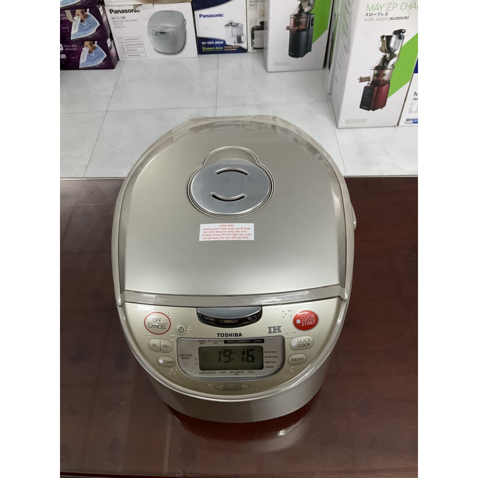Nồi cơm điện cao tần Toshiba 1.8 lít RC-18RHVN - Hàng trưng bày