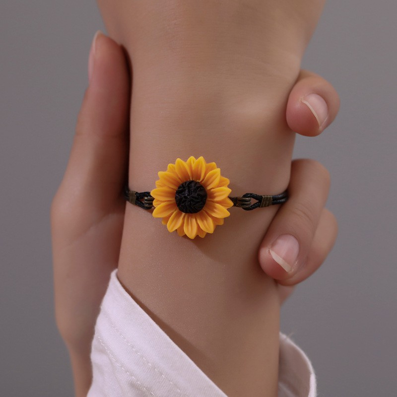 Small Fresh Chrysanthemum Leather Bracelet