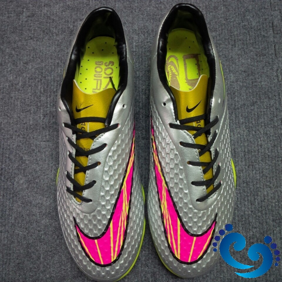 Giày bóng đá  Hypervenom