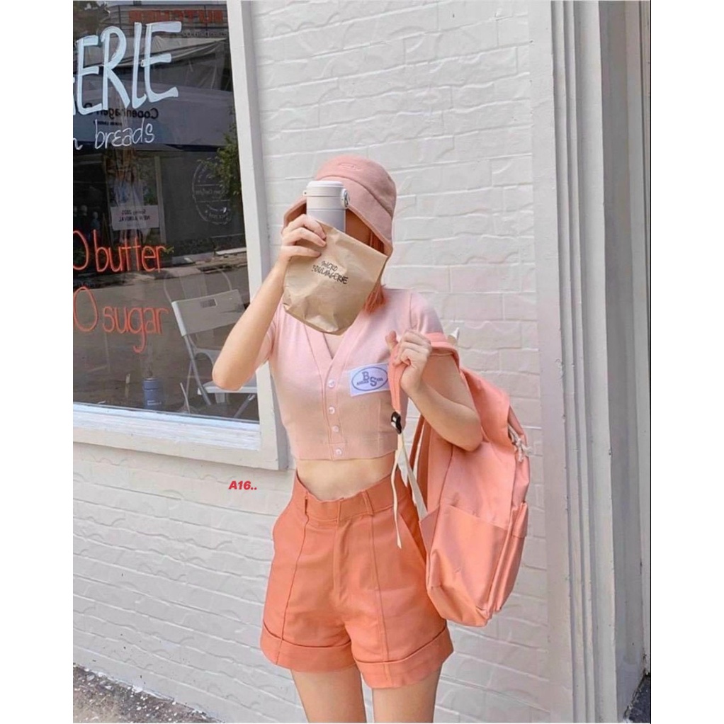 Áo kiểu croptop cổ tim cài nút thêu logo bên ngực cực xinh , chất thun bozip dày dặn