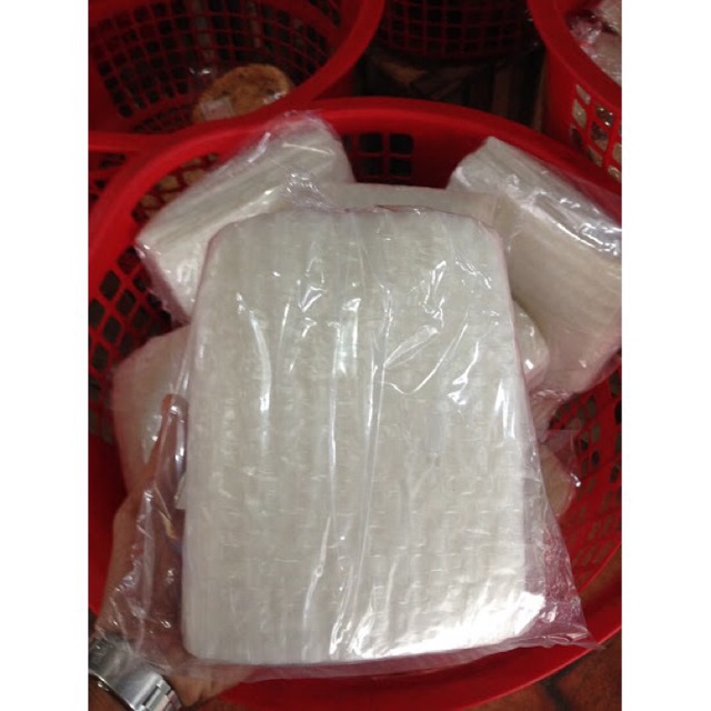 Conbo 2 kg sốt me-2 bịch sốt nhỏ-10 me-4 bịch bánh trắng vuông mỏng-2 tép dẹp sẽ