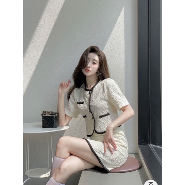 SET ÁO CROP XỐP TRẮNG VIỀN ĐEN + CHÂN VÁY TÚI NẮP